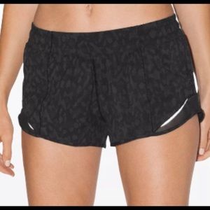 Lululemon 4” Hotty hot shorts size 6